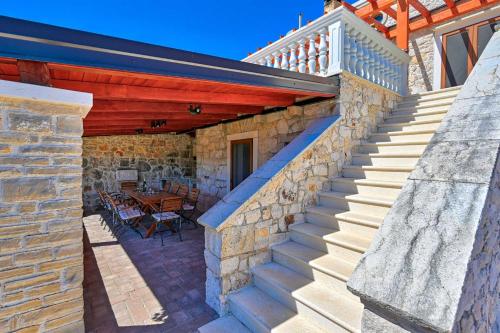 Villa Jacassa with pool and jacuzzi — 4-Star Luxury Hotel in Biograd Na Moru, Croatia