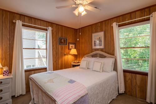 Beaching & Griping by Oak Island Accommodations - photo 32