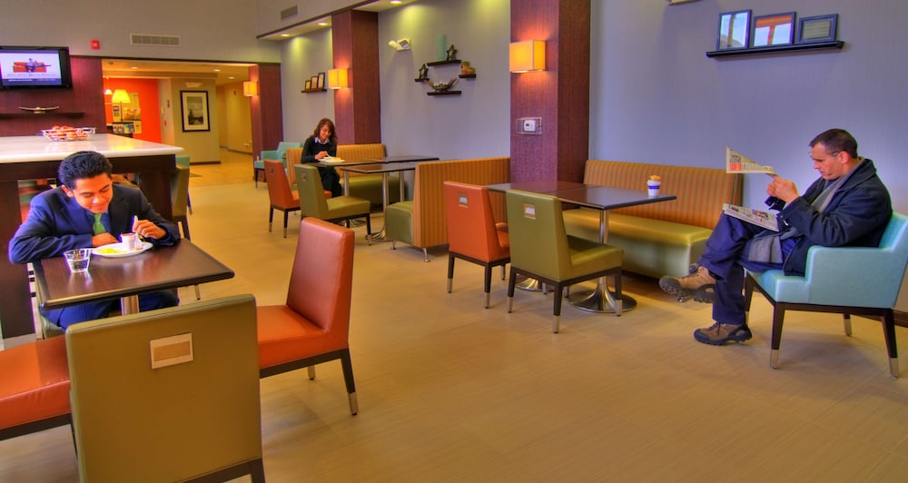 Hampton Inn & Suites Parsippany North - photo 34