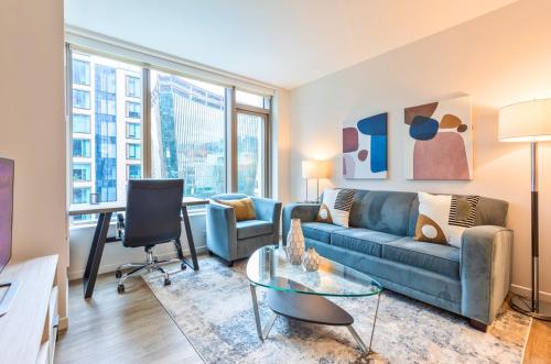 Gorgeous Apt with Pool Views — 4-Star Luxury Hotel in Boston, United States