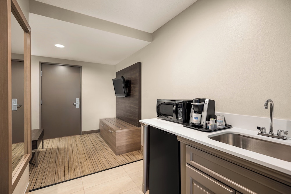 Holiday Inn Express Hotel & Suites Fredericksburg by IHG - photo 10