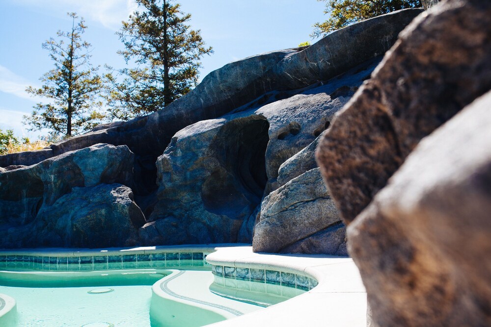 Sun Outdoors Central Coast Wine Country in Paso Robles, United States