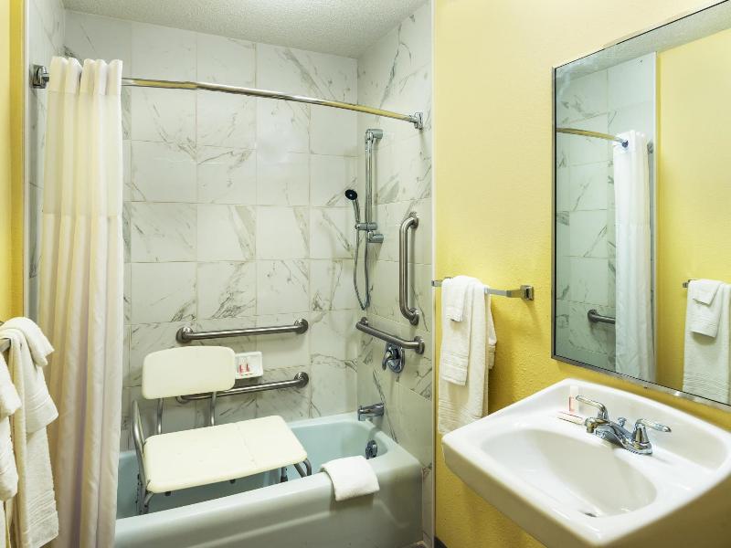 Days Inn by Wyndham South Hill - photo 10