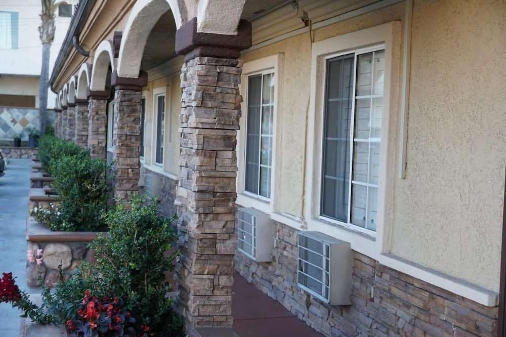 Avenue Motel - photo 17