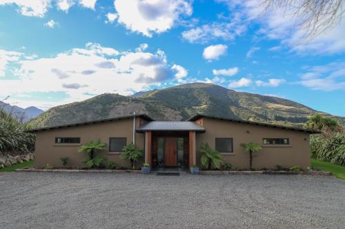 Glencree Luxury Chalets in Kaikoura, New Zealand