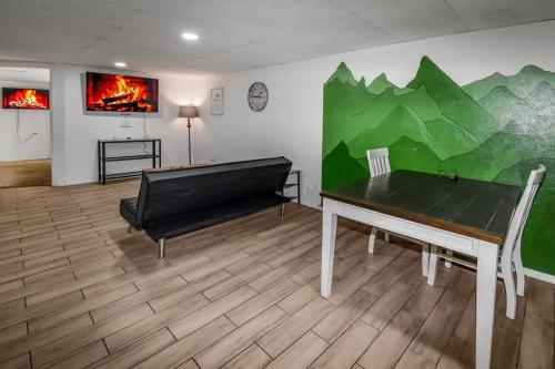 Cozy Mountain Inspired Lower Unit in Denver in Denver, United States