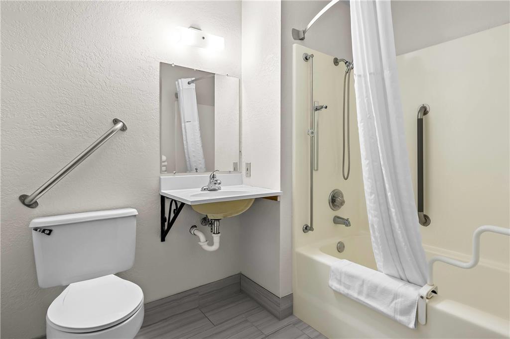 Super 8 by Wyndham Alexandria MN - photo 14