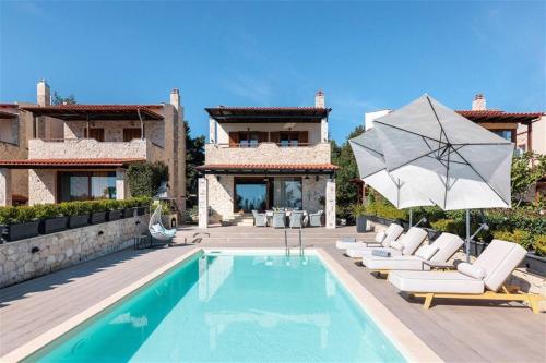 The Stone of Zeus Villa Afitos 4 bedrooms 14 guests — 4-Star Luxury Hotel in Afytos, Greece