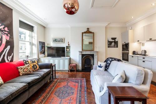 1BR Chic Covent Garden Retreat — 4-Star Luxury Hotel in London, United Kingdom