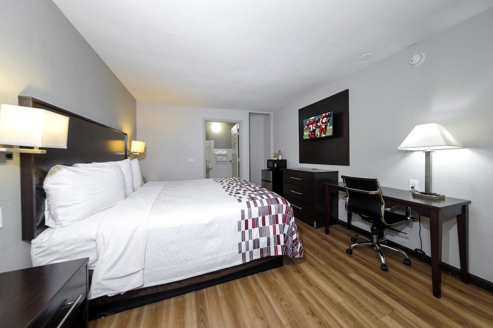 Red Roof Inn Arlington Entertainment District - photo 9