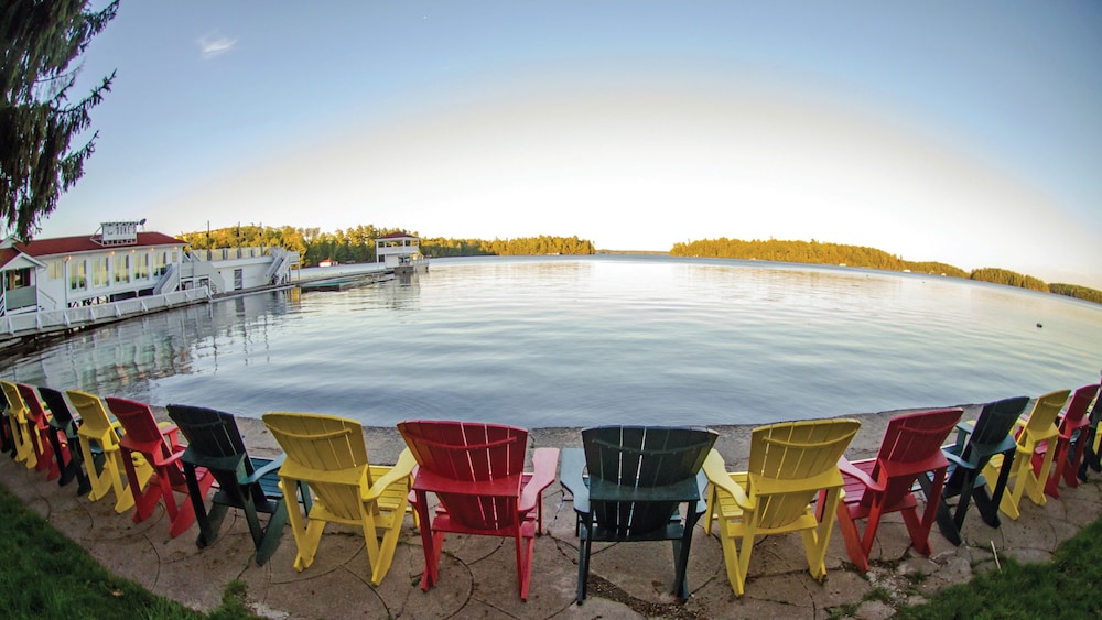 Clevelands House Resort Muskoka — hotel in Bracebridge