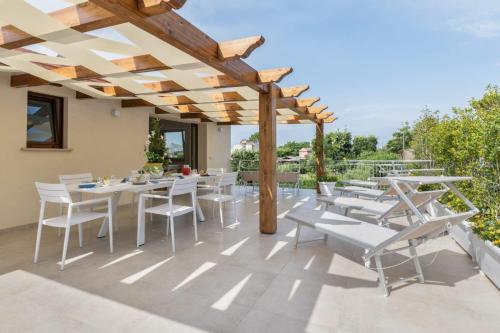 LeMoon Holiday Home x7 con Terrazzo e Parcheggio Sorrento Coast — 4-Star Luxury Hotel in Massa Lubrense, Italy