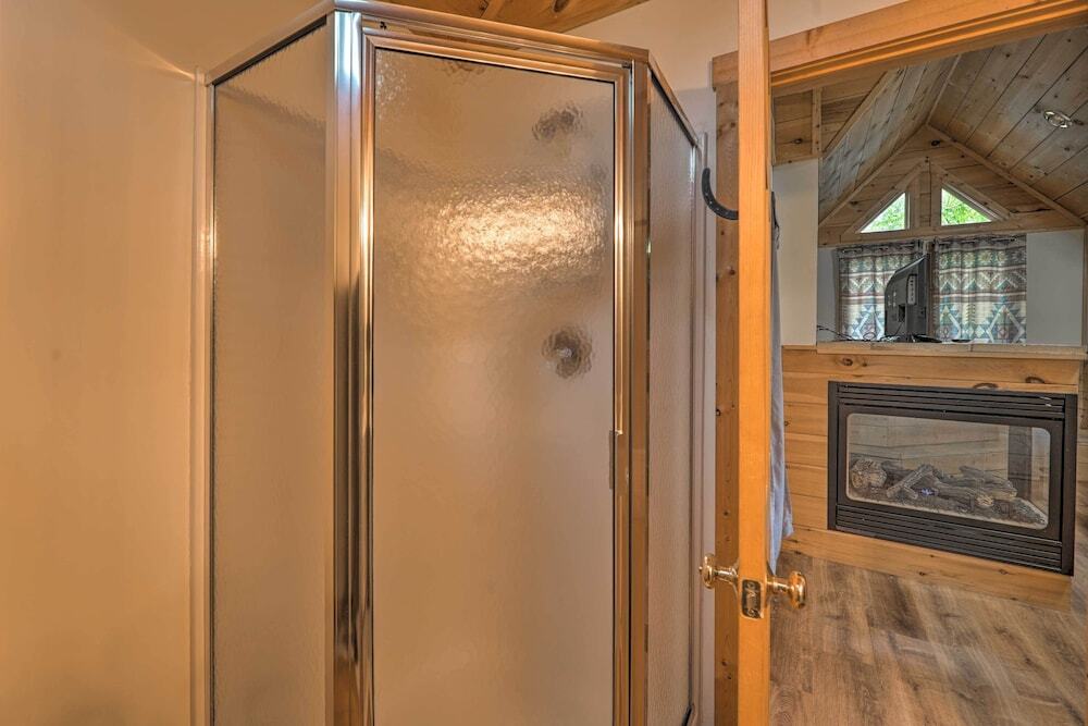 Cozy Retreat with Porch and Double JJ Resort Access - photo 9