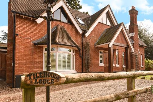 Tilehouse lodge — 4-Star Luxury Hotel in Denham, United Kingdom
