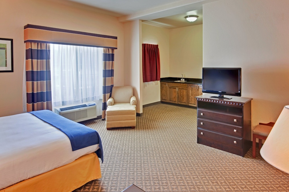 Holiday Inn Express Delano by IHG - photo 9