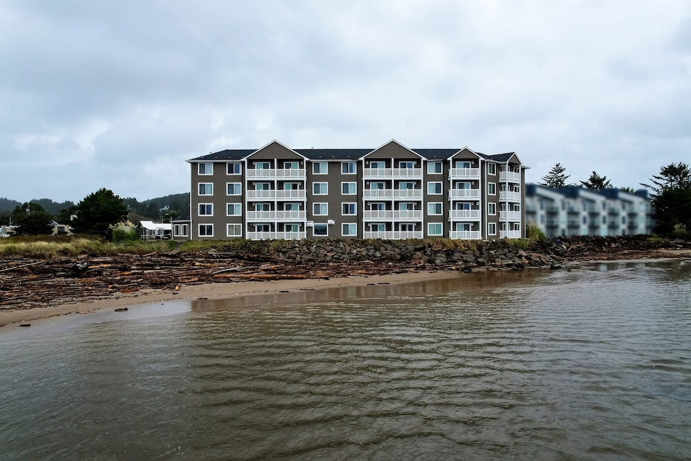Siletz Bay Beachfront Hotel by OYO Lincoln City - photo 110