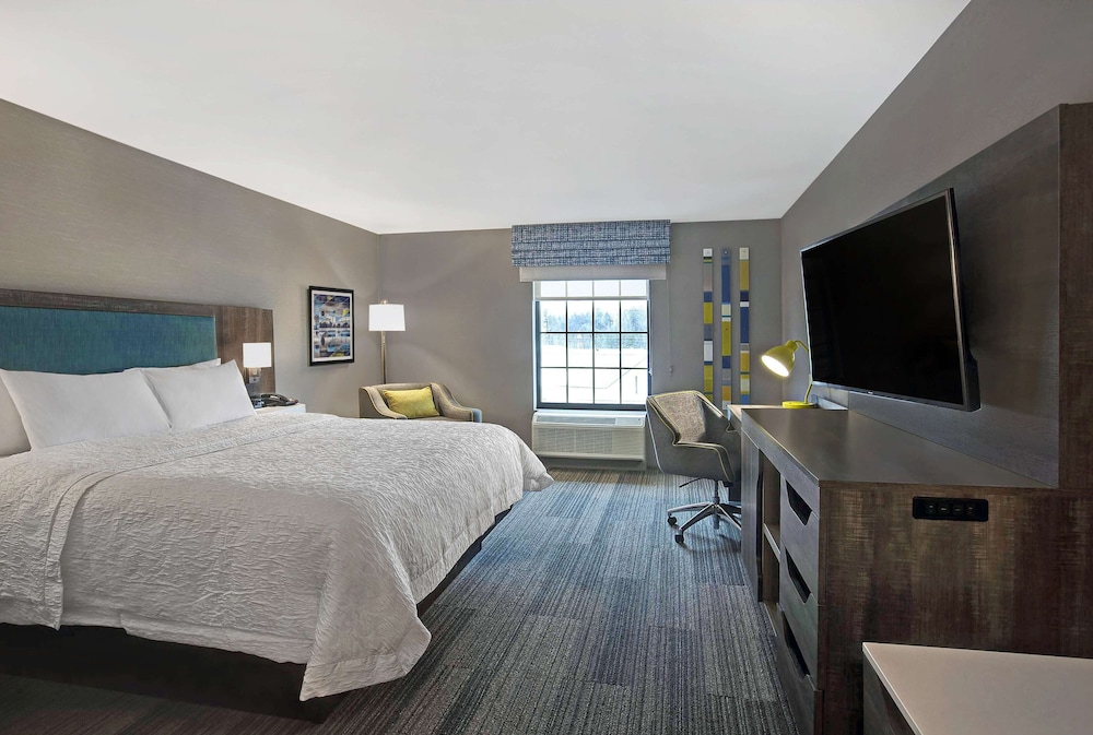 Hampton Inn Westfield - photo 10