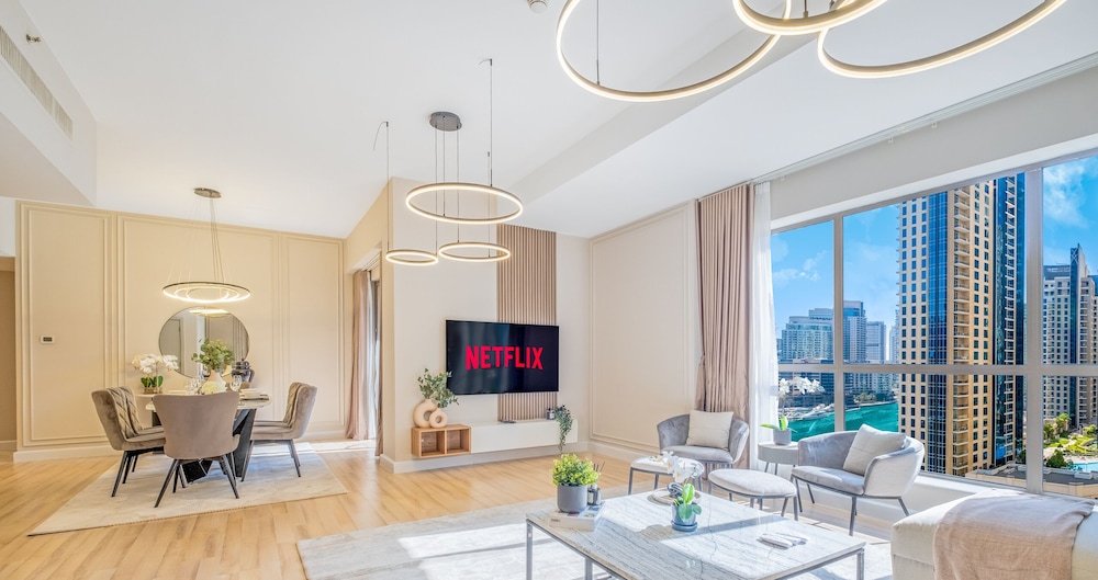 LUX The Luxurious Central JBR Suite 2 — 5-Star Luxury Hotel in Dubai, United Arab Emirates