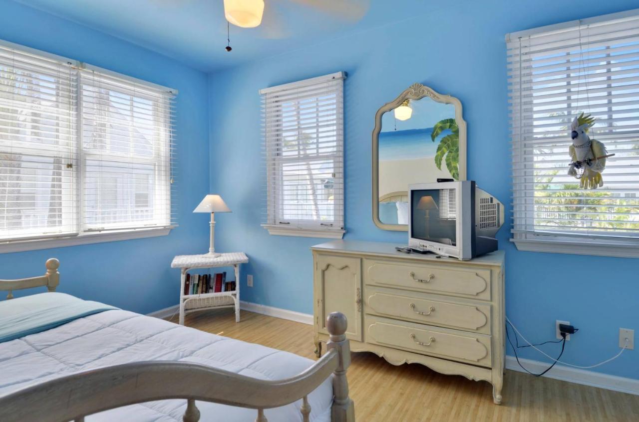 Linger Longer by Avantstay Key West Walkable Gated Community Shared Pool Week Long Stays Only - photo 14