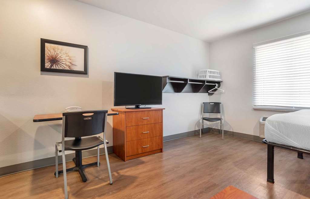 Extended Stay America Select Suites Pensacola Northeast - photo 16