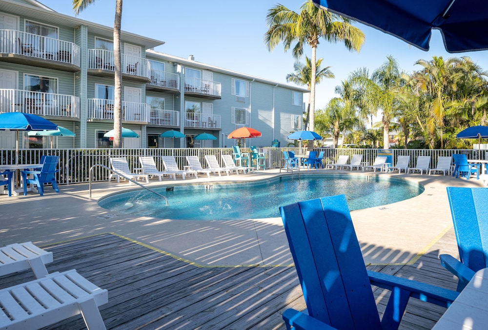 Capt Hiram's Resort - featured photo