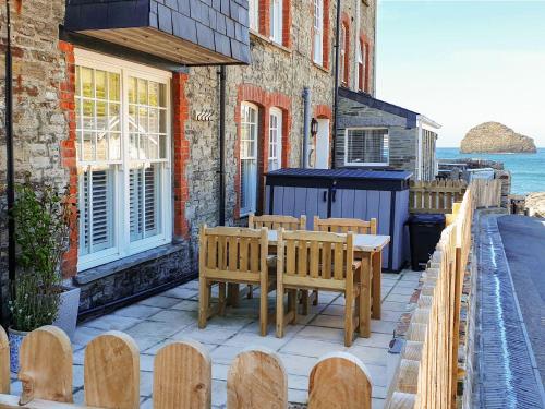 Salty Sea Dog — 4-Star Luxury Hotel in Tintagel, United Kingdom