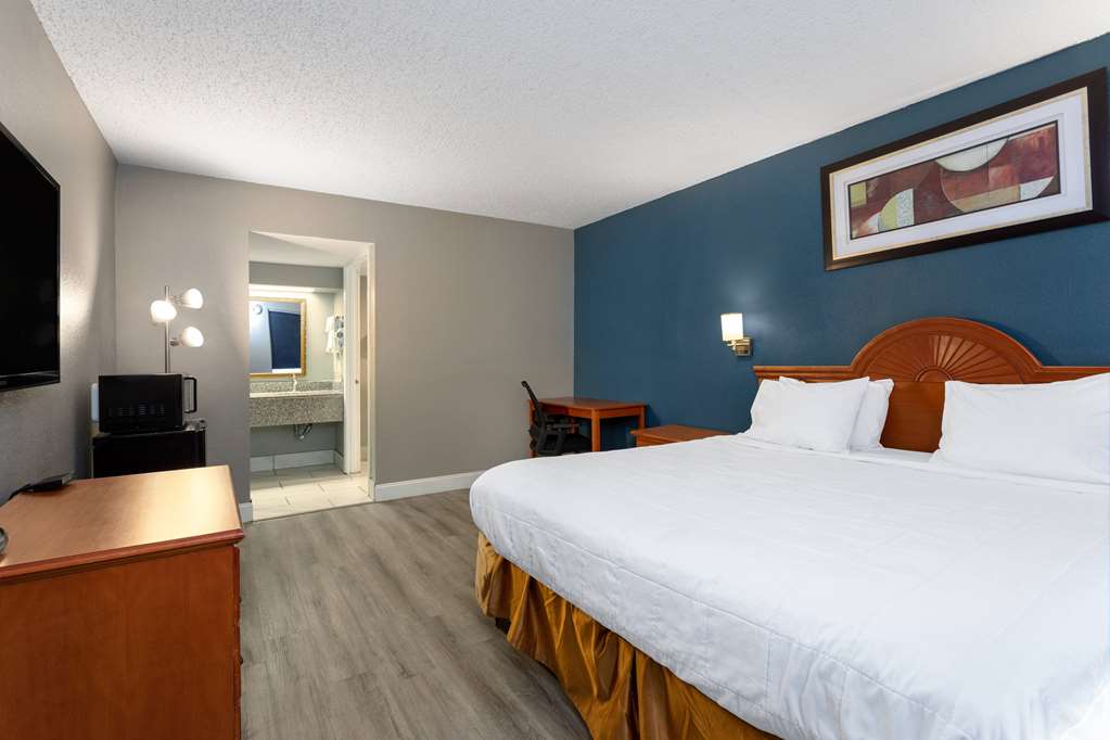 Baymont by Wyndham Marianna - photo 13