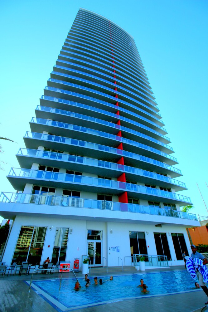 Hallandale Beach by 1StHomeRent — hotel in Hallandale Beach