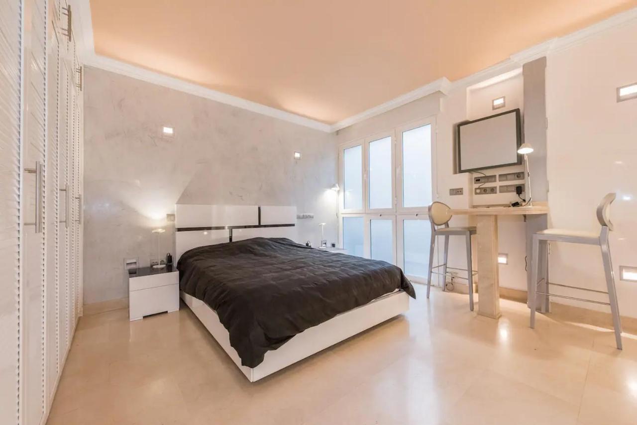 Cozy Apartment 1BED 1BATH Barrio Salamanca — 4-Star Luxury Hotel in Madrid, Spain