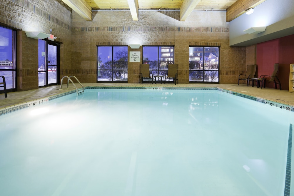Holiday Inn Express & Suites Bloomington MPLS Arpt Area W by IHG - photo 24