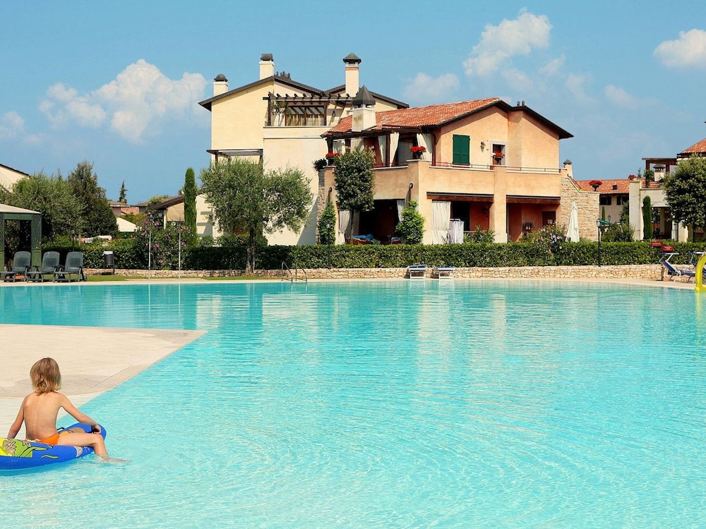 Belvilla by OYO Garda Resort T6 1P Std in Peschiera Del Garda, Italy