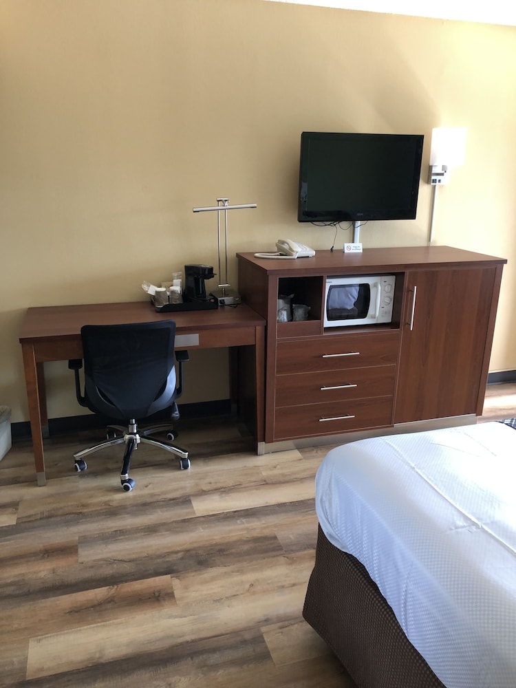 Knight's Inn Motel - photo 30