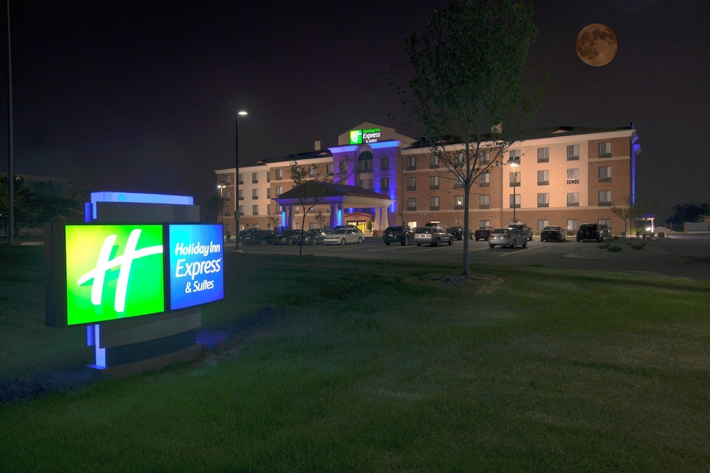 Holiday Inn Express & Suites Detroit North Troy by IHG — hotel in Troy