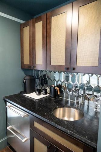 The Gas Lamp Hotel Davy Suite - photo 11