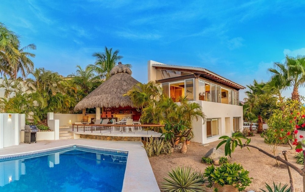 Villa Bellavista 1 Huatulco — 4-Star Luxury Hotel in Santa Maria Huatulco, Mexico