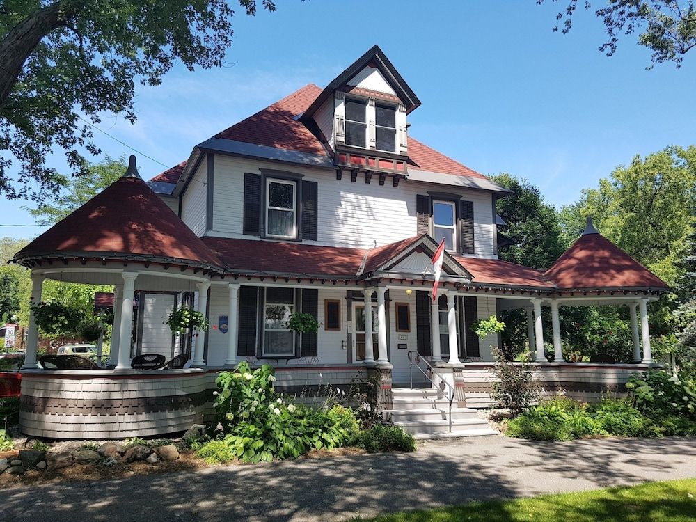 Les Trois Erables Boutique Inn - carbon neutral hotel in Wakefield