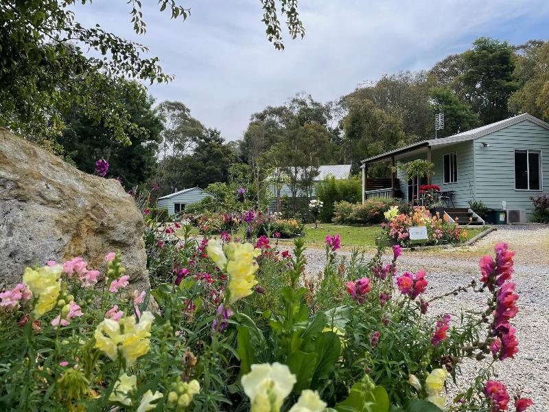 Tindoona Cottages - carbon neutral hotel in Foster