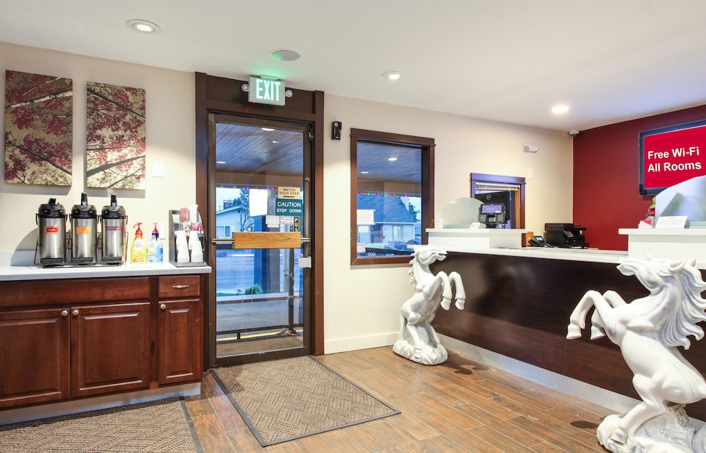 Evergreen Inn & Suites Portland - photo 3