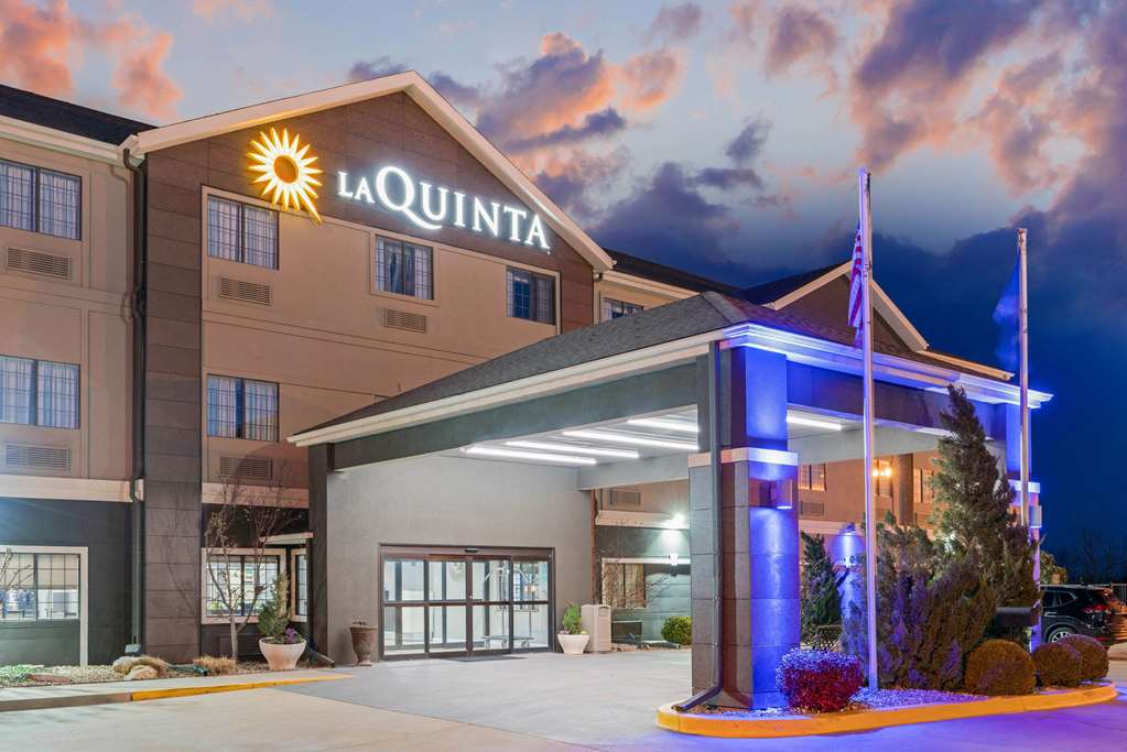 La Quinta Inn & Suites by Wyndham Ada - photo 3