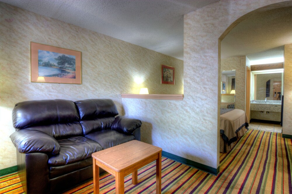 Red Roof Inn & Suites Athens AL - photo 29