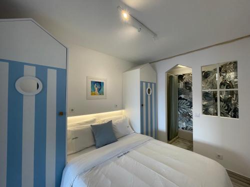 Ocean Balcony apartment terrace sea view and pool — 4-Star Luxury Hotel in Albufeira, Portugal