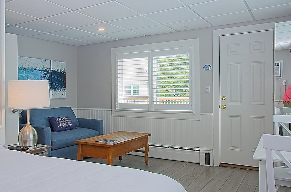 Vineyard Harbor Motel Private Beach - photo 148