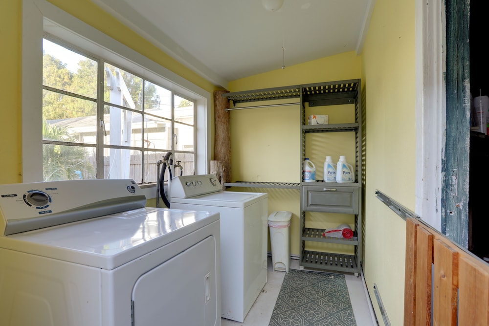 St Petersburg Vacation Rental Home w Pergola - photo 11