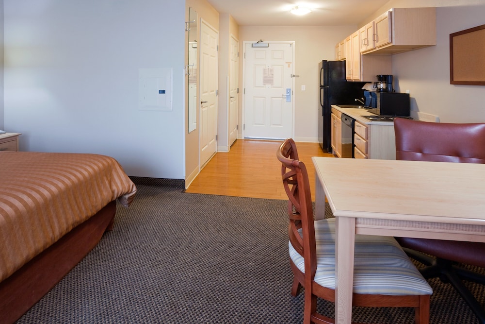 Candlewood Suites Milwaukee Brown Deer by IHG - photo 11