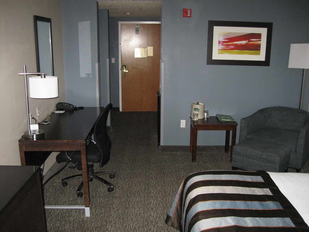 Wingate by Wyndham Fargo - photo 17