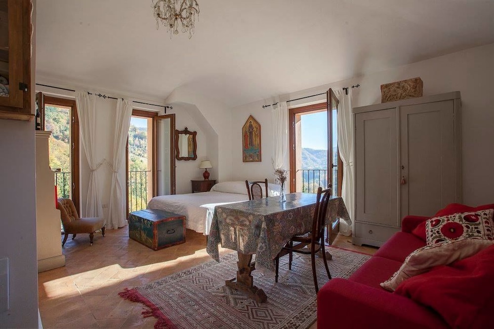 Casa Rosa — 4-Star Luxury Hotel in Assisi, Italy
