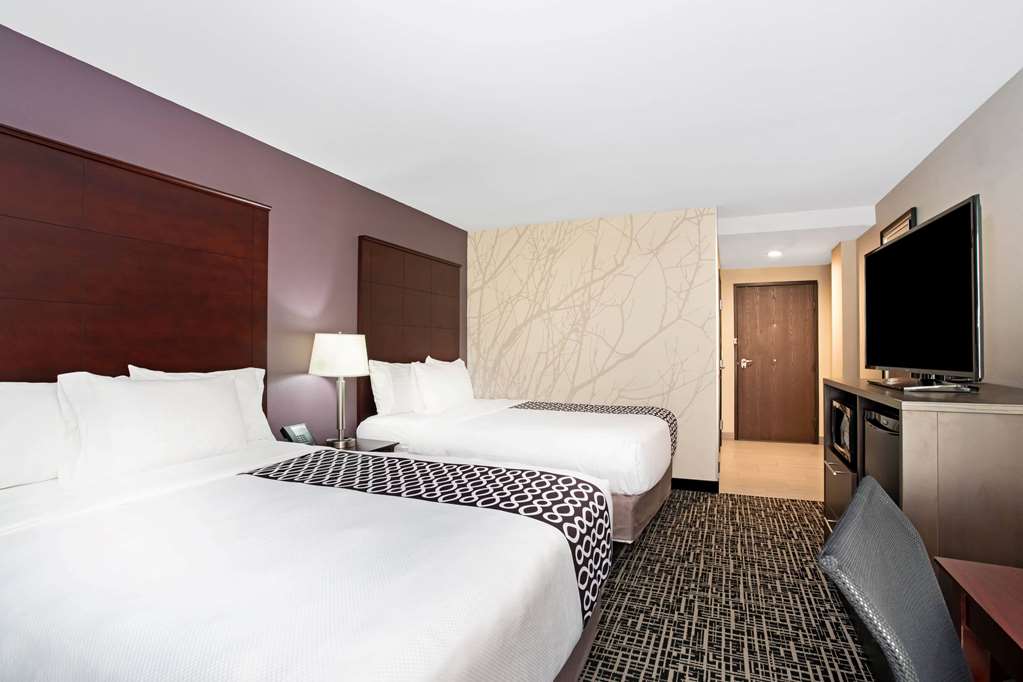 La Quinta Inn & Suites by Wyndham Denver Aurora Medical - photo 20