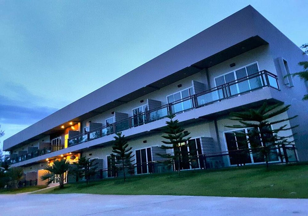 Hadthong Resort — hotel in Pak Phayun