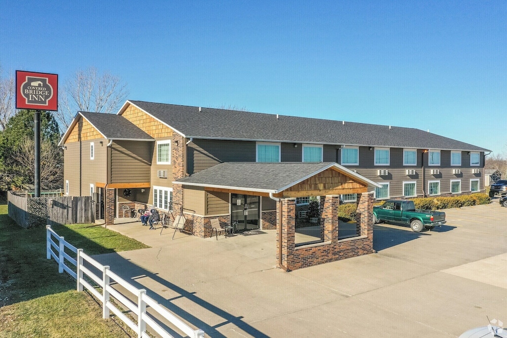 Covered Bridge Inn - carbon neutral hotel in Winterset