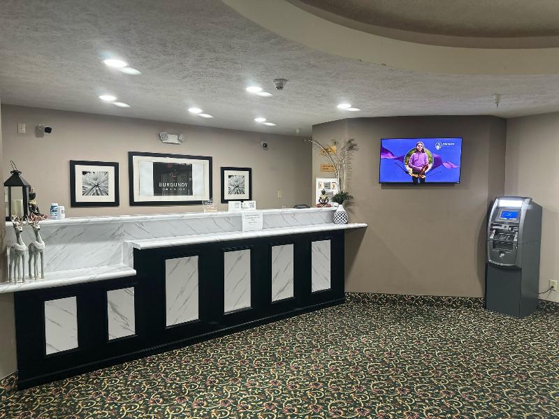 Burgundy Inn & Suites - photo 12